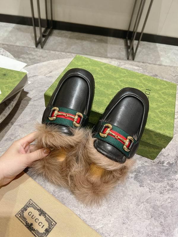 Gucci Women's Slippers 560